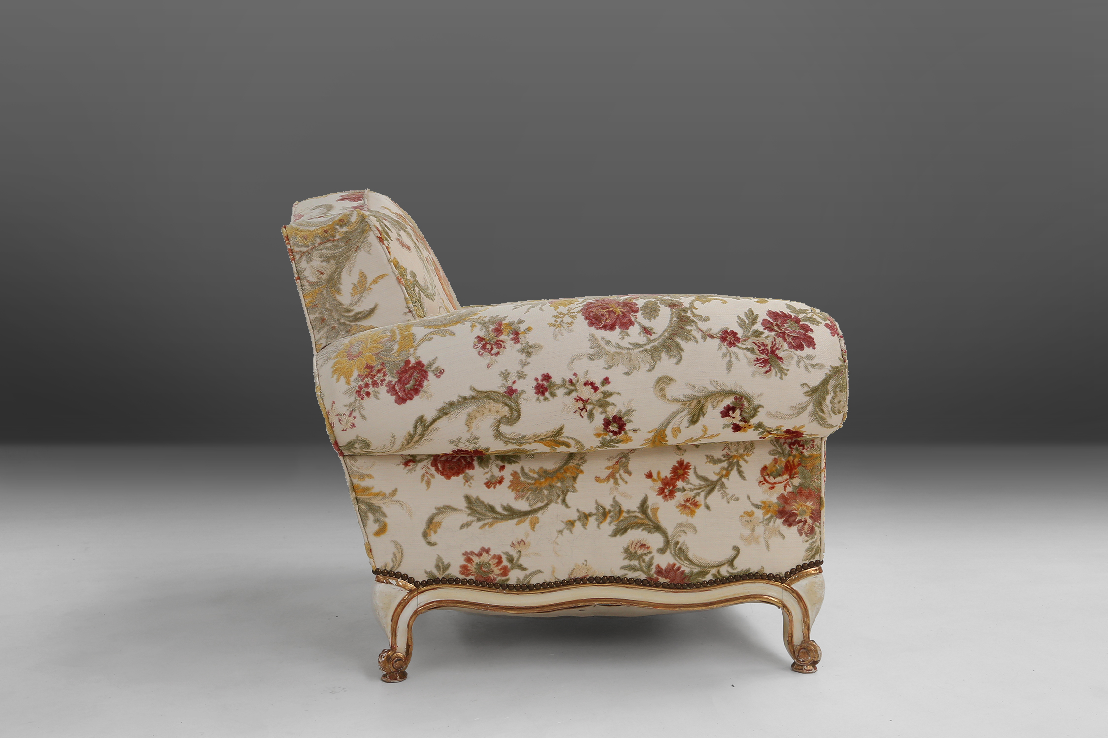 French set of Lounge Chairs in Floral Upholsterythumbnail